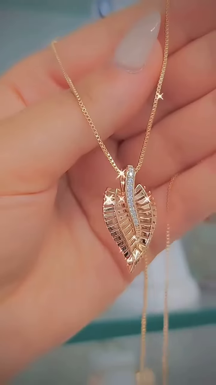 Heart-Shaped Mother-of-Pearl Pendant Necklace