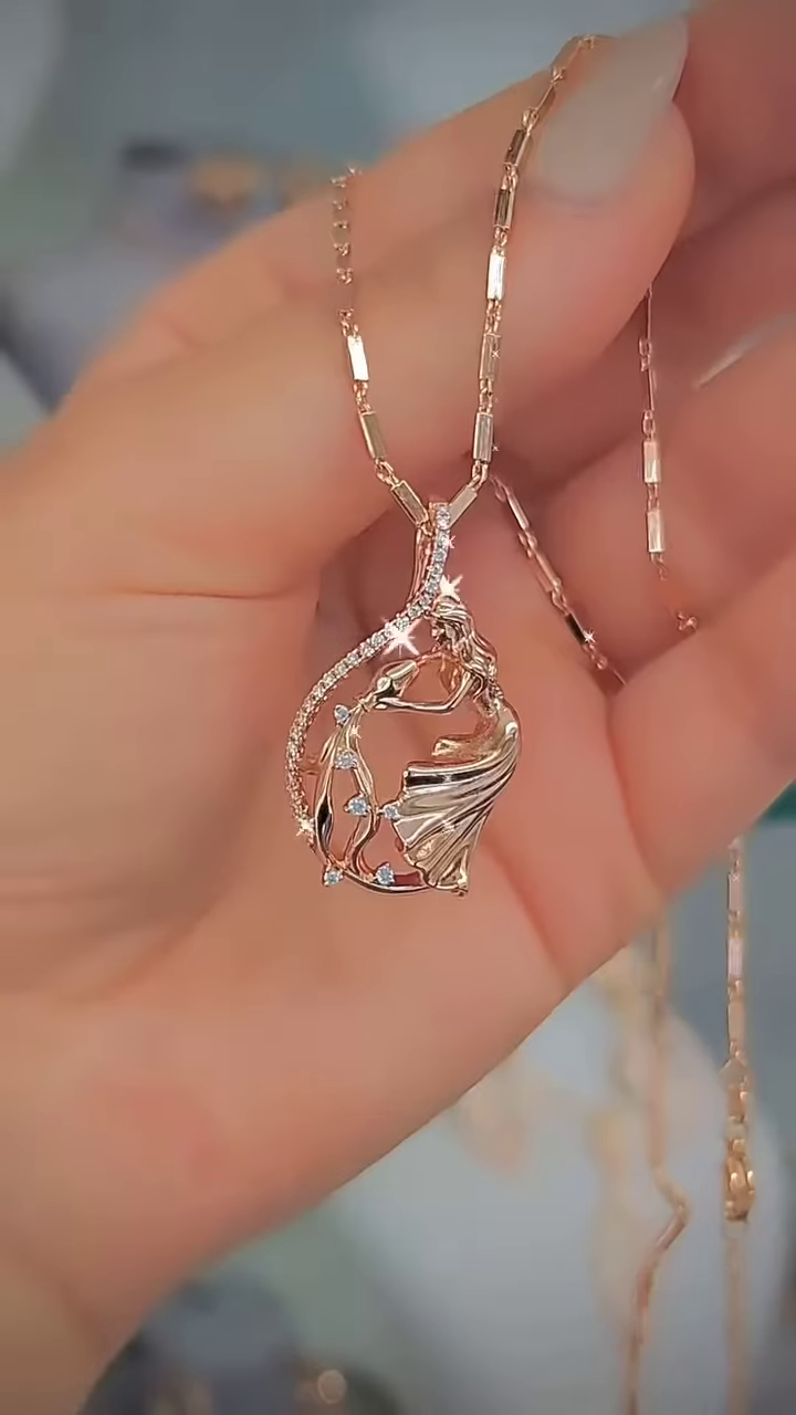 Heart-Shaped Mother-of-Pearl Pendant Necklace