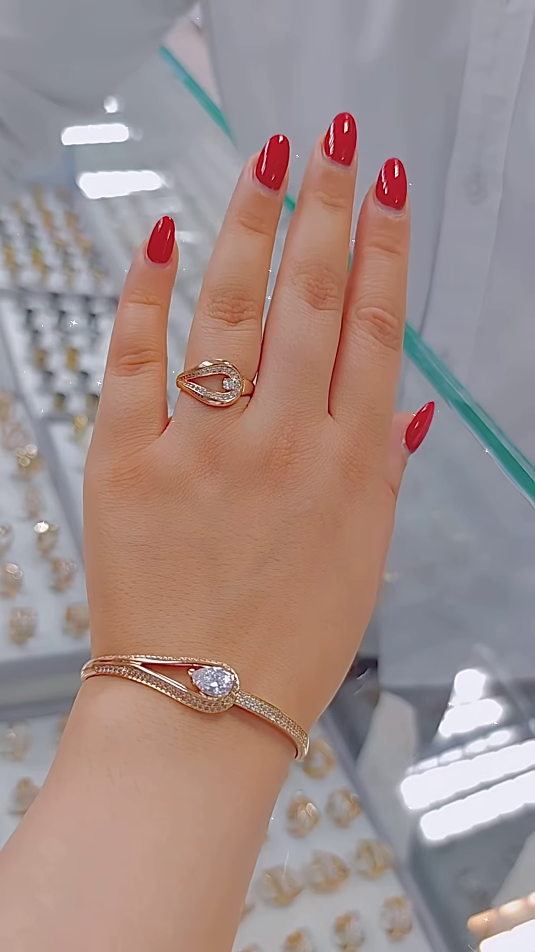 Elegant Teardrop Stone Bracelet
