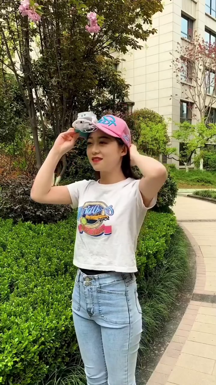 Solar-Powered Cooling Cap: Innovative Outdoor Comfort Solution