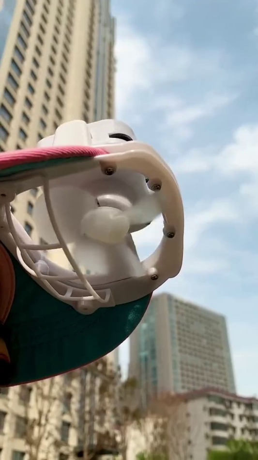 Solar-Powered Cooling Cap: Innovative Outdoor Comfort Solution