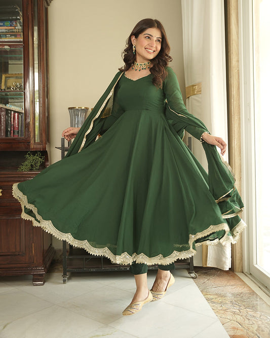 Kanak Mishra In Green Color Georgette Anarkali Three Piece Suit